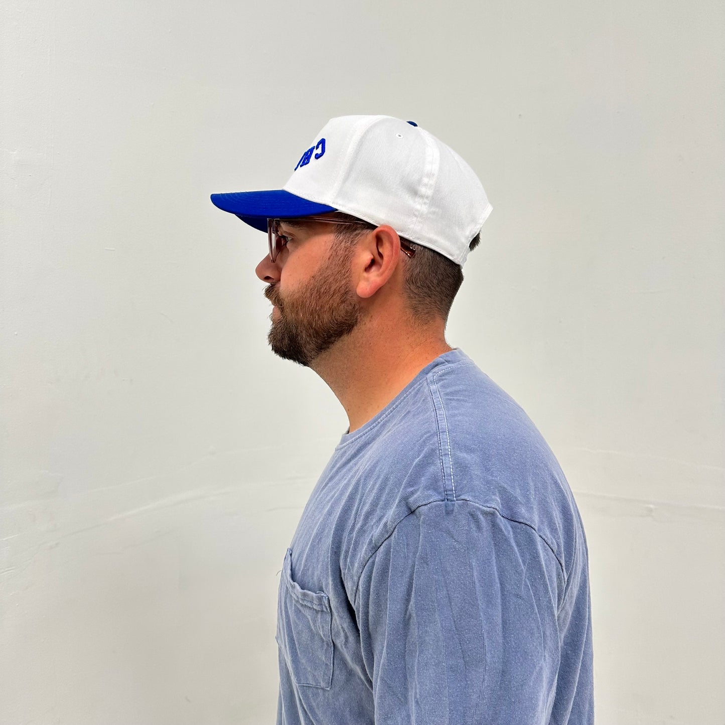 The Chicago Hat - White/Royal Blue
